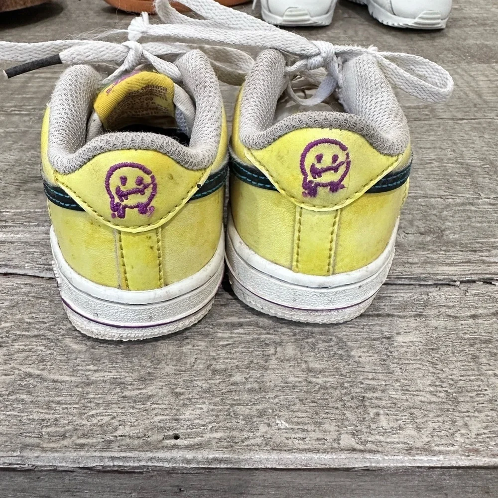 Nike Kids Sneakers Air Force 1 LV8 peace love & basketball toddler shoe yellow